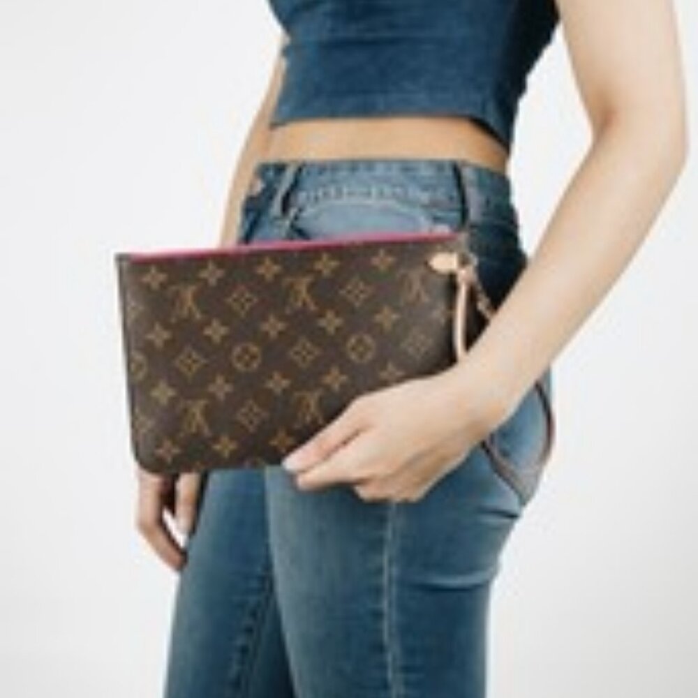 LOUIS VUITTON 2025 Neverfull MM Monogram Pochette Wristlet - 8/17/25